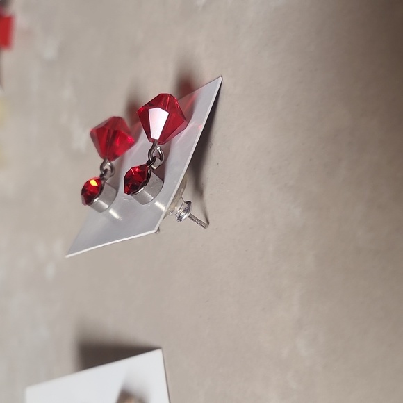 Elegant Red and green clear crystal aurora beads Earrings - Picture 7 of 17